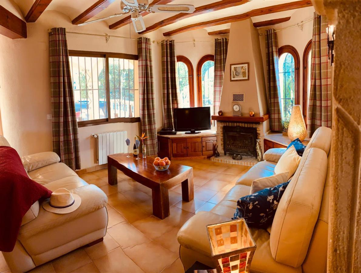 Cassandra - Beautiful Private Villa With Heated Pool Included 哈维亚 外观 照片